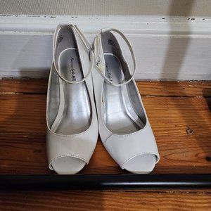 Girls Dress shoes size 1